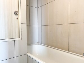 公寓 | 浴室 | 淋浴設備、免費梳洗用品、提供毛巾
