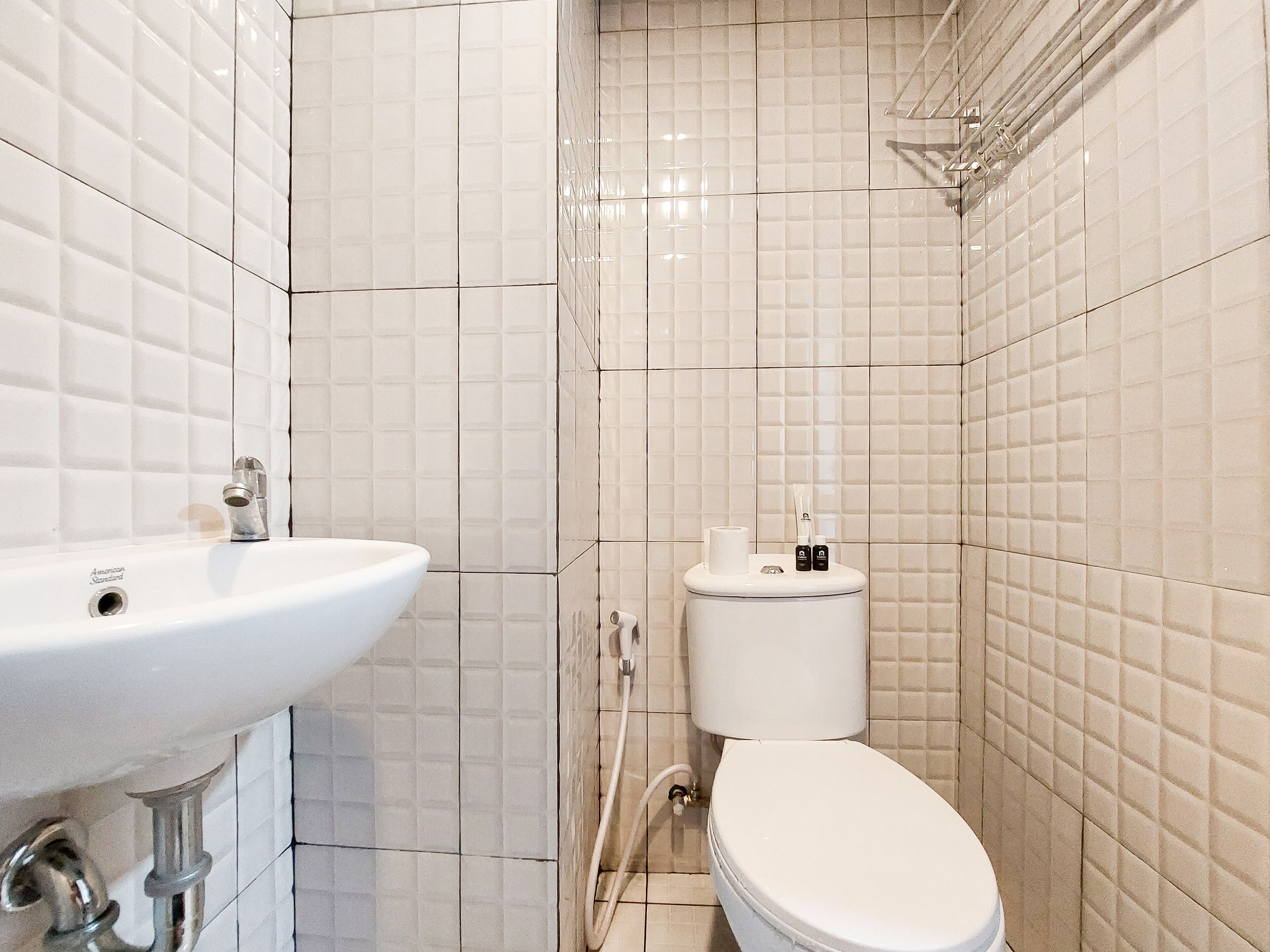 Studio | Salle de bain | Douche, articles de toilette gratuits, serviettes fournies