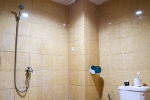 Apartment | Bathroom | Shower, free toiletries, towels