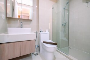 Bathroom - Great Deal Studio At Daan Mogot City Apartment (Jakarta)