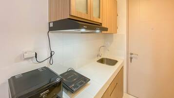 Estudio | Cocina privada | Refrigerador con congelador y parrilla de estufa