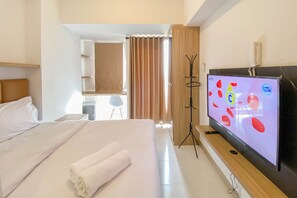 Minibar, free WiFi - Relaxing And Cozy Studio Tokyo Riverside Pik 2 Apartment (Teluknaga)