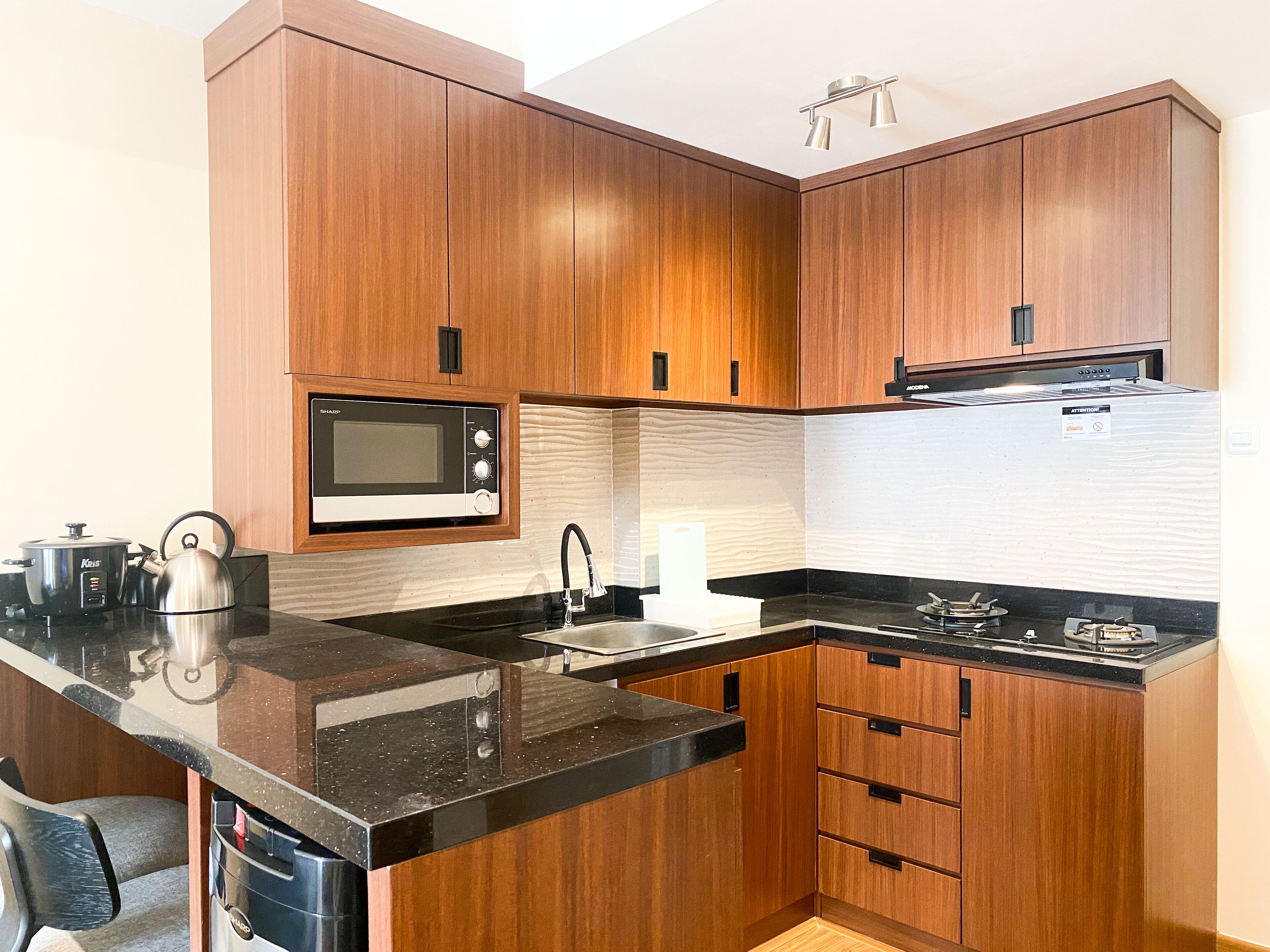 Apartamento | Cozinha privada | Geladeira grande, cooktop