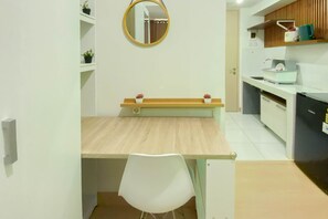 Studio | Dapur peribadi | Peti sejuk/penyejuk beku saiz penuh, dapur 