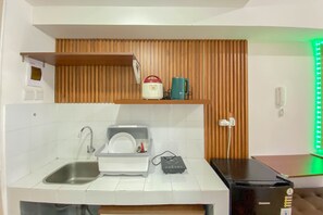 Studio | Eget kök | Stort kylskåp och spishäll