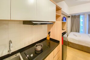 Studio | Eigene Küche | Großer Kühlschrank, Herdplatte