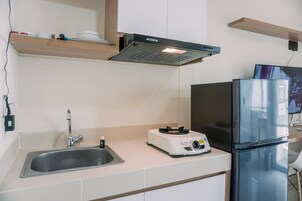 Estudio | Cocina privada | Frigorífico grande y placa de cocina