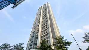 A tall residential building with multiple balconies and a modern architectural design. - Well Designed And Strategic 2Br At Ciputra International Apartment (Jakarta)