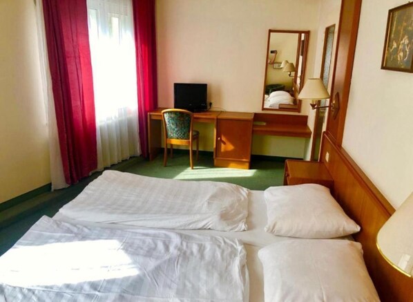 Comfort Double or Twin Room - Pension Hotel Baden (Baden)