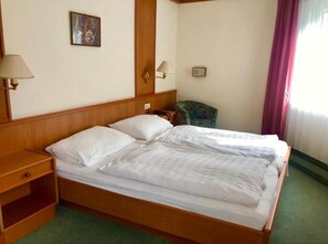Comfort Double or Twin Room | Free minibar items, desk, free WiFi - Pension Hotel Baden (Baden)