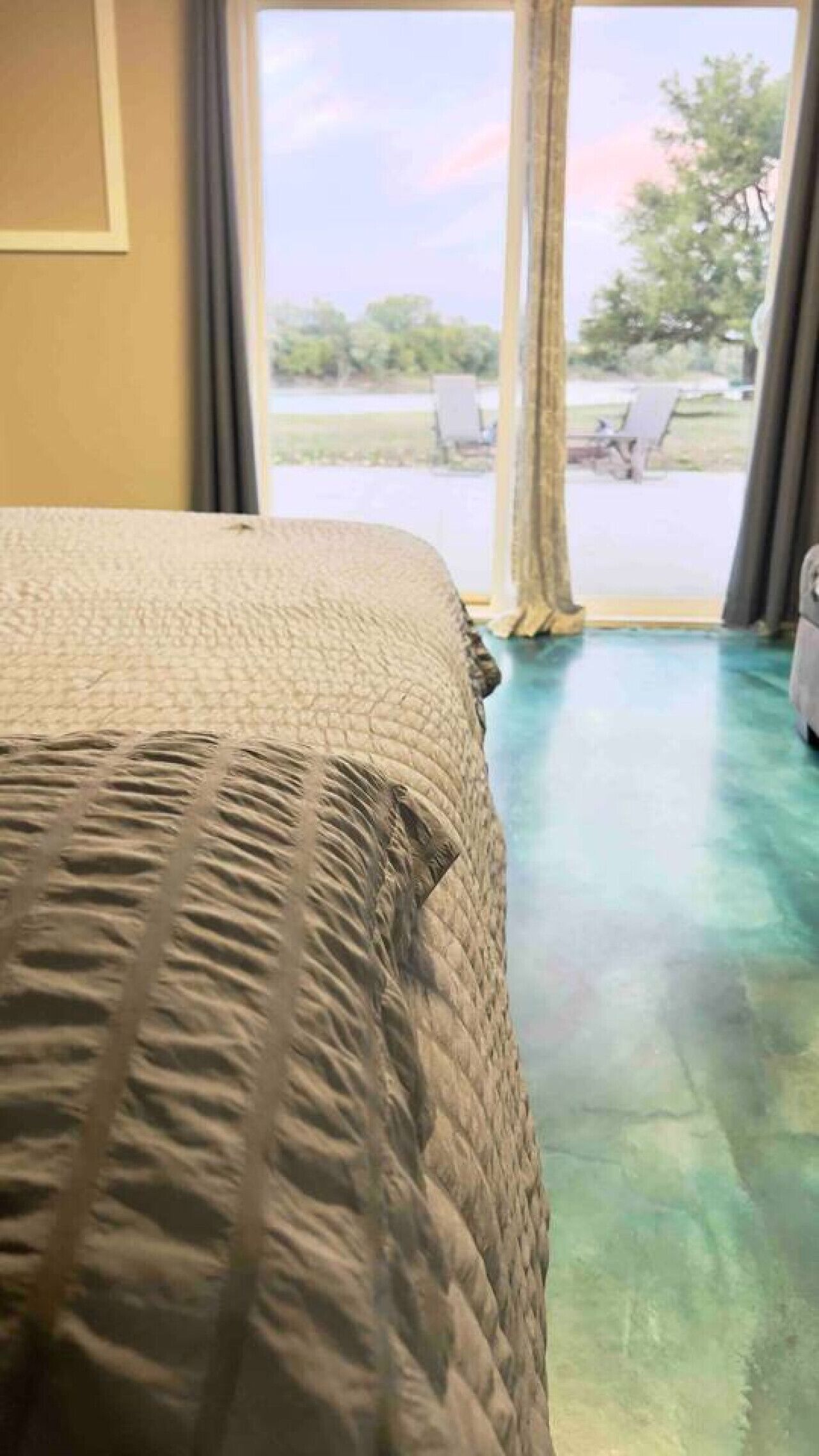 1 bedroom, desk, iron/ironing board, travel cot