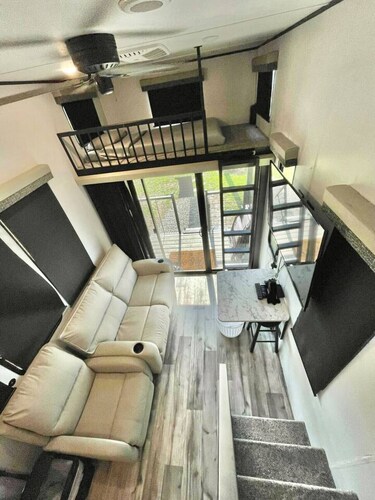 Riverfront Tiny Home 3 bed w/ Privacy and a View!