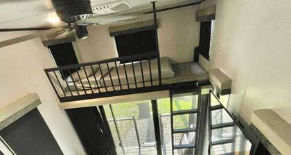 Riverfront Tiny Home 3 bed w/ Privacy and a View!