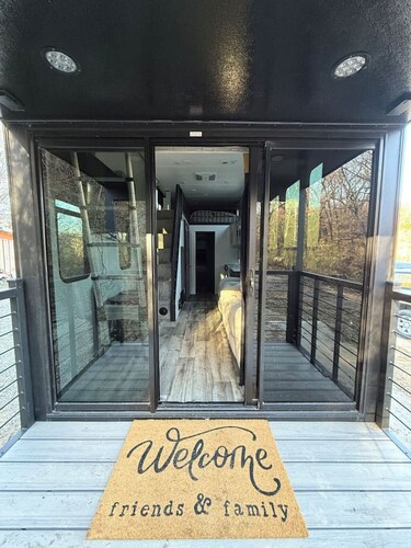 Riverfront Tiny Home 3 bed w/ Privacy and a View!