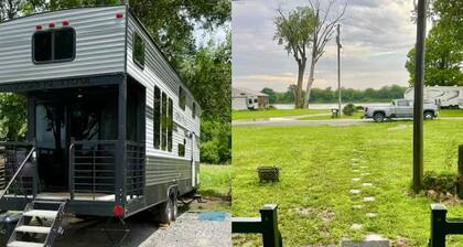 Riverfront Tiny Home 3 bed w/ Firepit and a View!