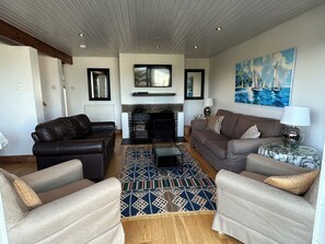 Cottage | Living area - Firm Anchor (Salcombe)