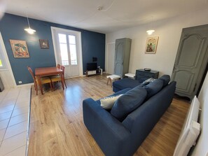 Flat-screen TV - Le traict 1900  (Le Croisic)