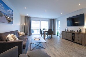 Tv, böcker och en stereo