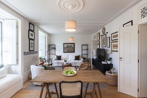 TV - FLH Downtown Central Arammish Apartment (Lisbon)