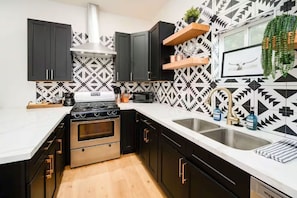 Fridge, microwave, oven, stovetop - Handsome Charmer Downtown! (Brenham)