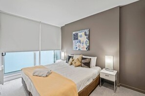 2 bedrooms, desk, WiFi