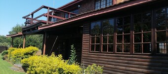  Enjoy the beauty of nature, see the mountain view when standing outside. 