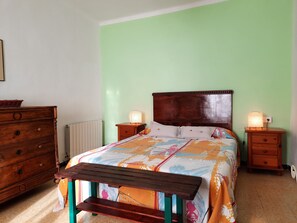 4 chambres, fer et planche à repasser, lit parapluie, Wi-Fi gratuit