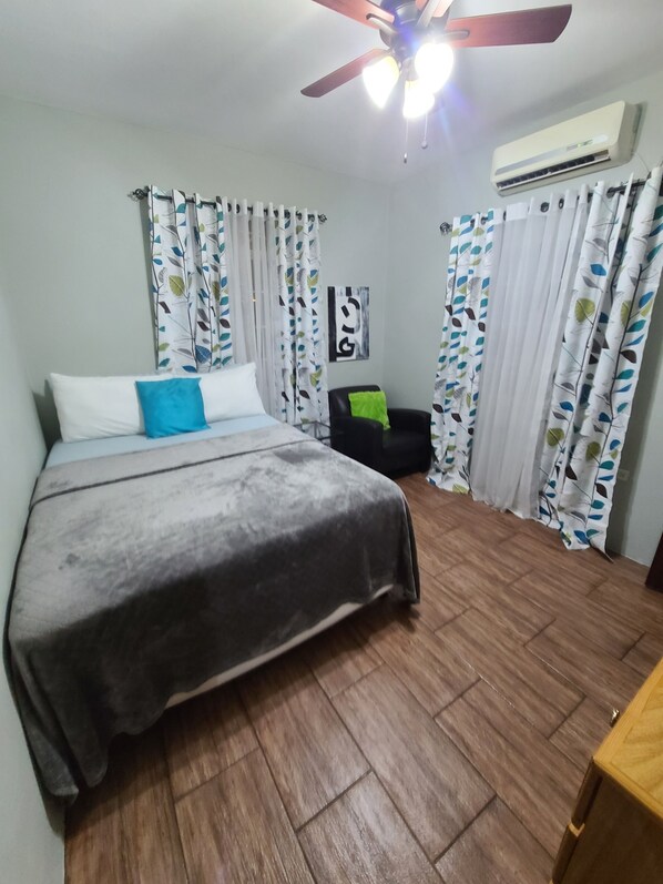 2 bedrooms, iron/ironing board, free WiFi, bed sheets