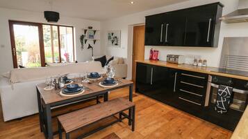 Fridge, dishwasher, electric kettle, toaster