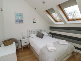 2 bedrooms, individually decorated, individually furnished, free WiFi