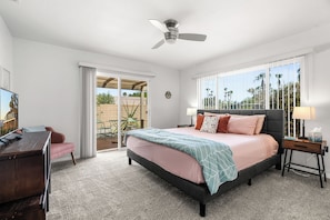 3 bedrooms, desk, iron/ironing board, free WiFi - Pool Mountain Views Luxe Convenience (Palm Springs)