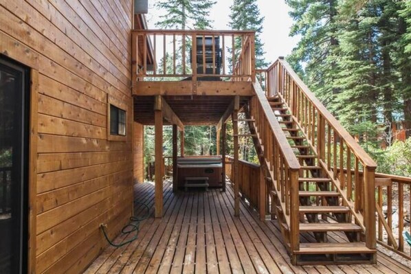 Terrace/patio - Lake Tahoe  Ski Hot Tub Fireplace Game Room (Carnelian Bay)