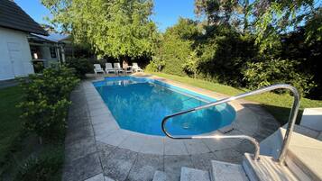 Sesongbasert utendørsbasseng