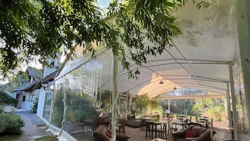 Télévision à écran plat