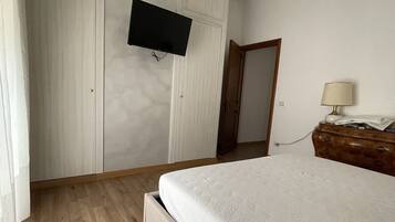 1 chambre, fer et planche Ă repasser, Wi-Fi, draps fournis