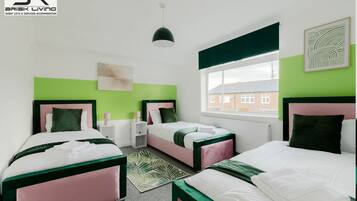 5 bedrooms, desk, iron/ironing board, WiFi