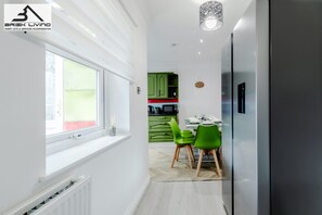 Dining - *5BR house*Free Parking*offA12*Families*Sleeps13* (Ilford)