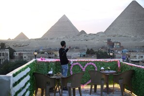 Front of property - sultan pyramids view (Giza)