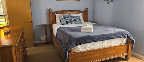 2 bedrooms, in-room safe, desk, iron/ironing board