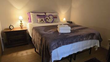 2 bedrooms, in-room safe, desk, iron/ironing board