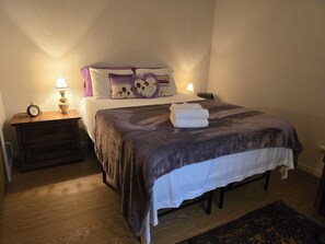 2 bedrooms, in-room safe, desk, iron/ironing board - Ruby's private 2-bedroom home with parking. Recently renovated with flooring. (Canton)