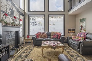 TV, fireplace - Cozy Chalet w/laundry, mountain views, great location for hiking and biking (Silver Star Mountain)