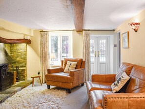 Fireplace - 4 bedroom accommodation in Lymington (Lymington)