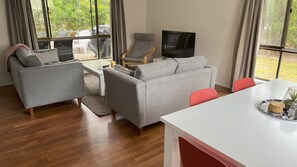 TV - Kyeema Inverloch, Wifi and Pet friendly outside only (Inverloch)