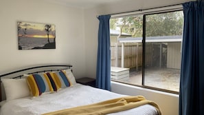 3 bedrooms, iron/ironing board, free WiFi