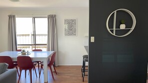 Dining - Kyeema Inverloch, Wifi and Pet friendly outside only (Inverloch)