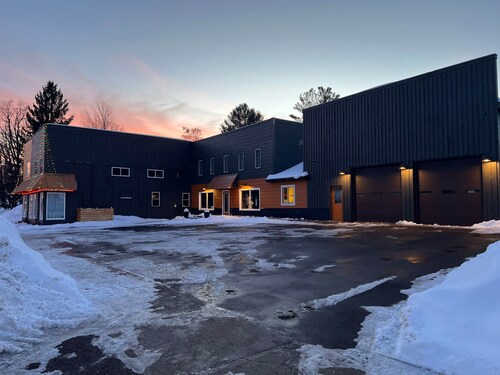 Einerlei Suite Apartment, Warm 2 bedroom apartment from Borealis Escapes