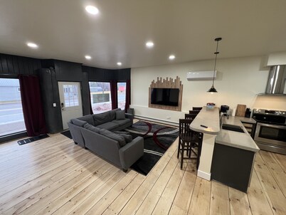 Einerlei Suite Apartment, Warm 2 bedroom apartment from Borealis Escapes