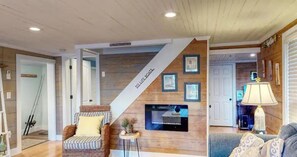 Smart TV, fireplace, stereo, computer monitors - Oceanview Riverfront retreat w/ hot tub and private dock! - 10 min from DE Turf (Frederica)