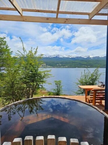 Beachfront Cabin & Bathtub